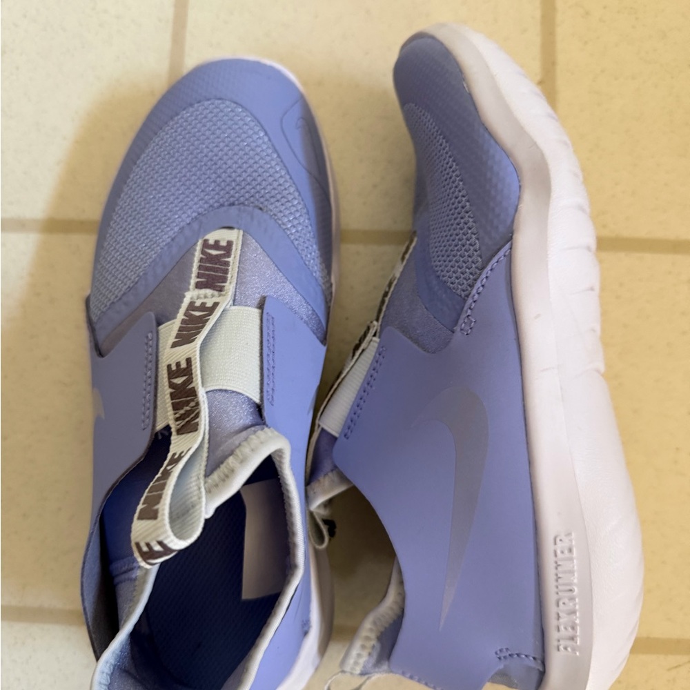 Brand new Nike Slip-On Sneakers in periwinkle size 2y. - Picture 2 of 4